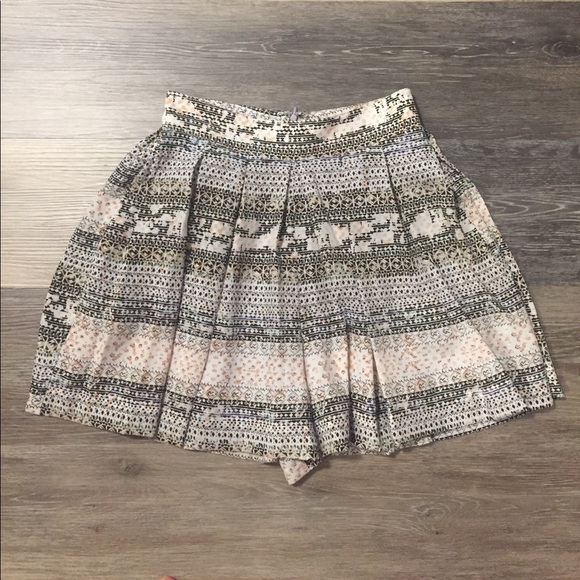 NWOT BCBGeneration Tribal Patterned Shorts Size 0 - Picture 1 of 5