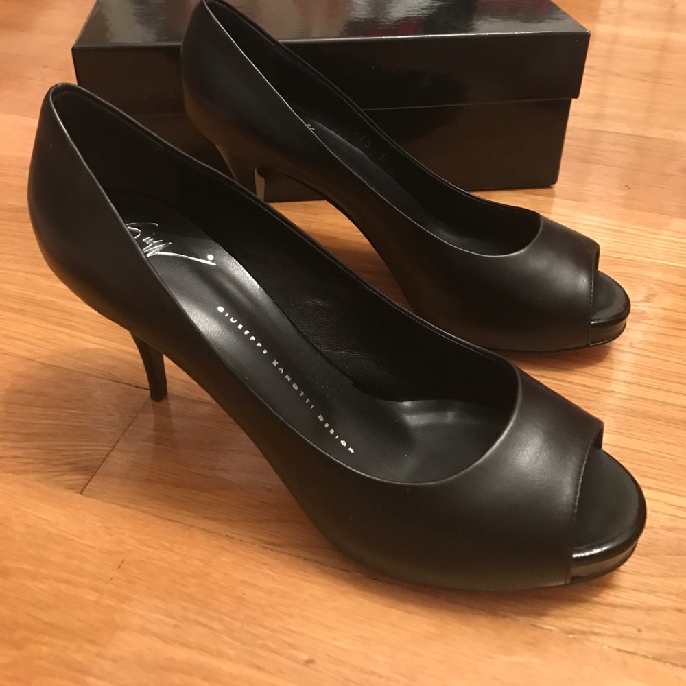 New Giuseppe zanotti black peep toe pump