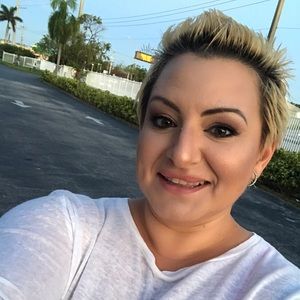 Meet your Posher, Leonor