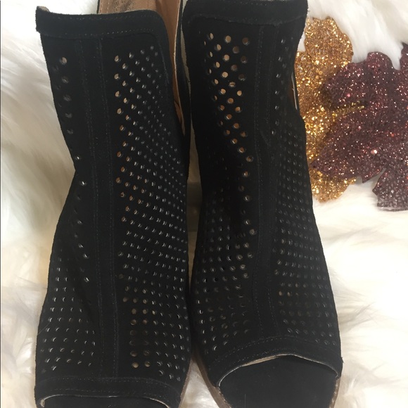 Size 10M Lucky Brand Booties - Picture 3 of 7