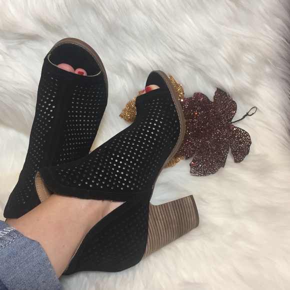 Size 10M Lucky Brand Booties - Picture 4 of 7