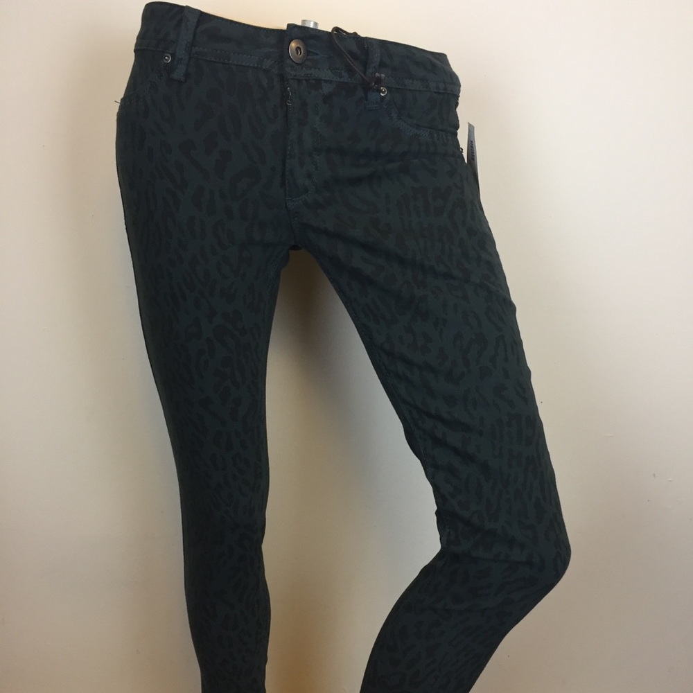 NEW DL1961 Leopard Emma Legging Jeans Size 27