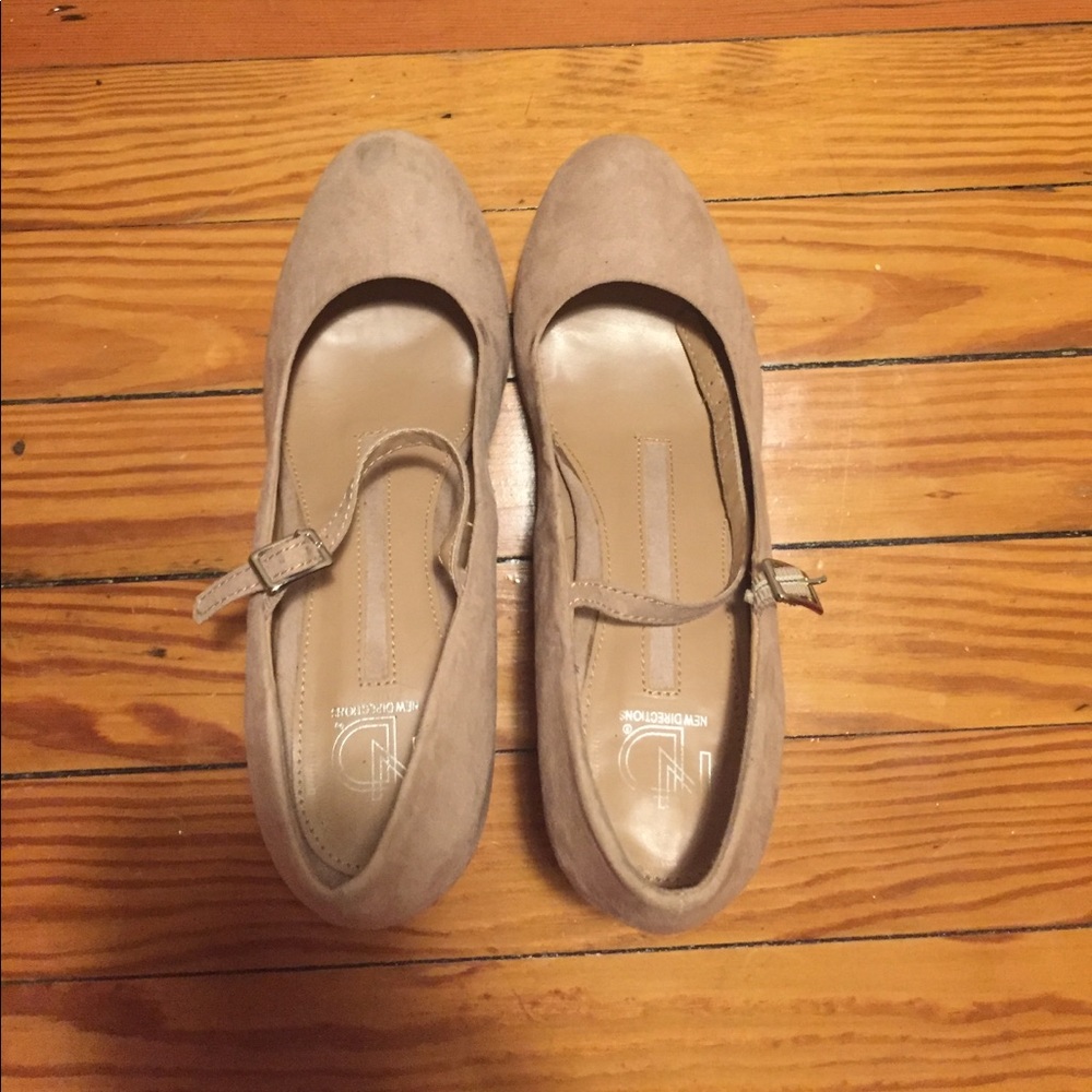 New directions nude heels - Picture 1 of 2