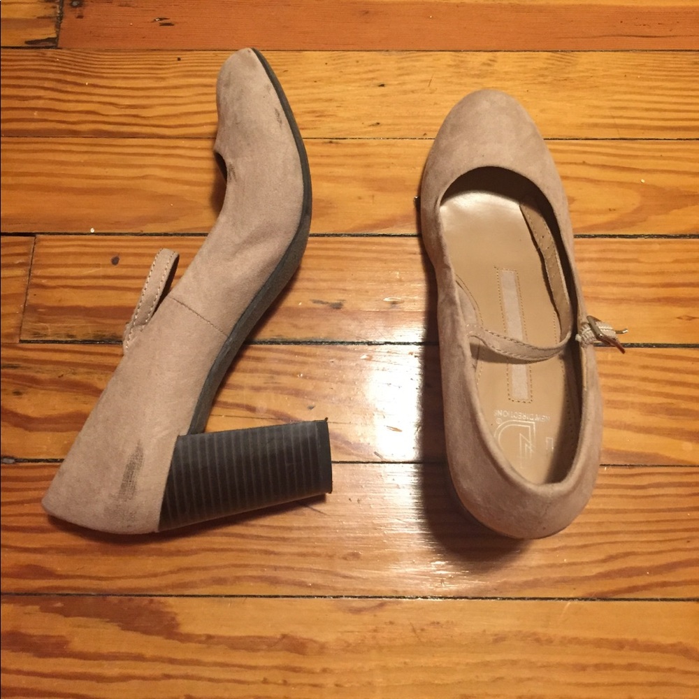 New directions nude heels - Picture 2 of 2