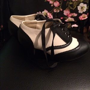 Gorgeous oxford pumps