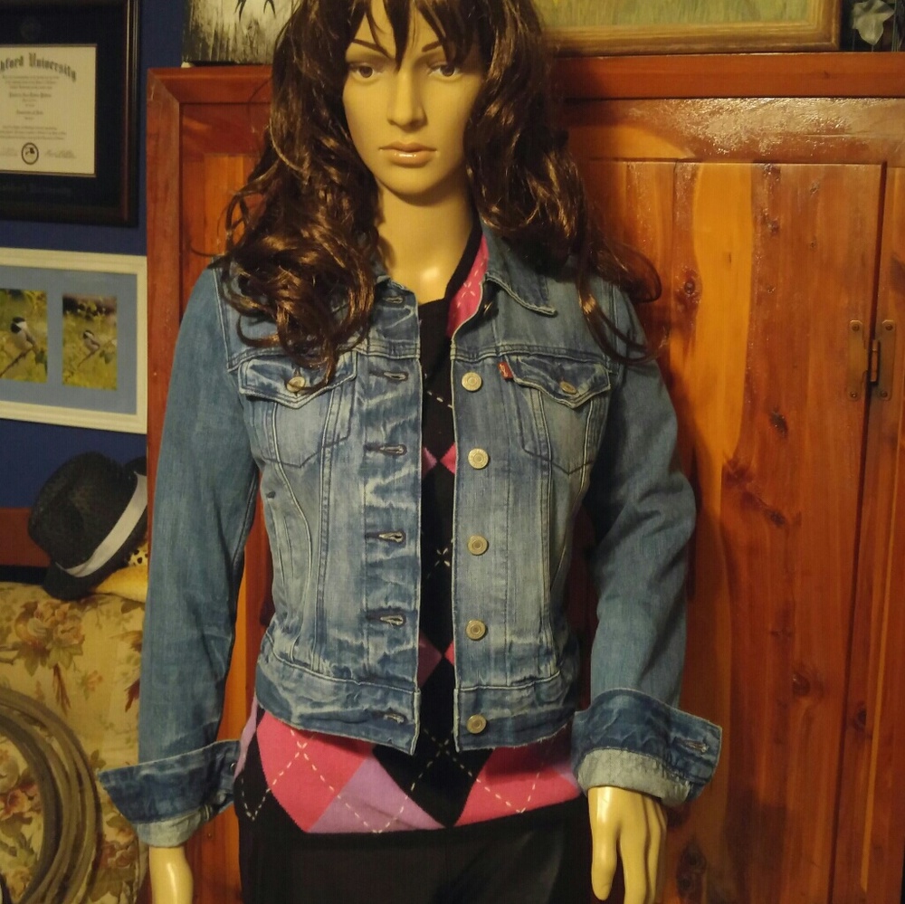 CLEARANCE! Levi's Trucker denim jacket