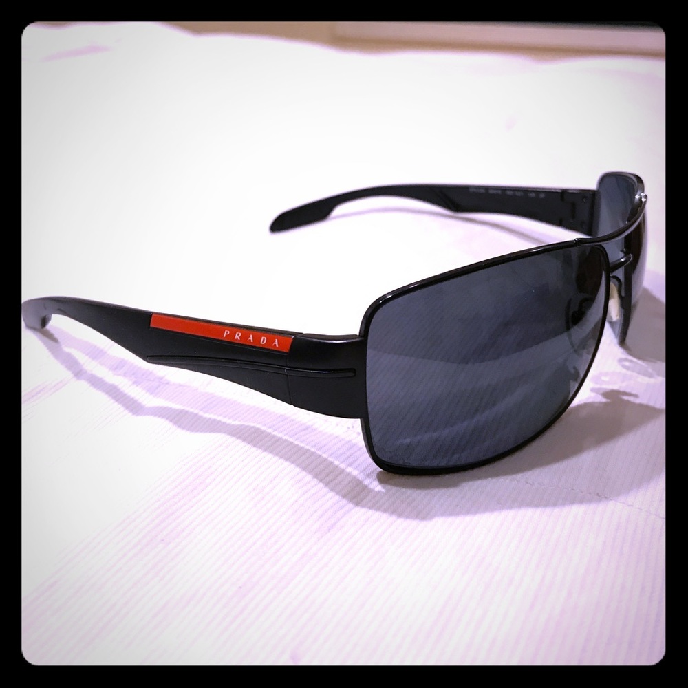 POLARIZED PRADA SUNGLASSES 🕶 😎