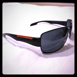 POLARIZED PRADA SUNGLASSES 🕶 😎