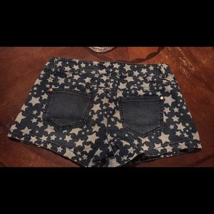 Decorative jean shorts
