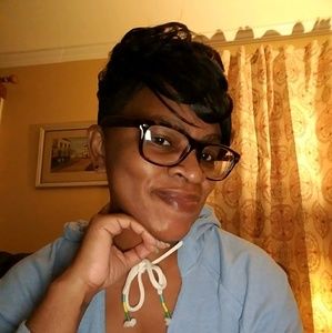 Meet your Posher, Naomi