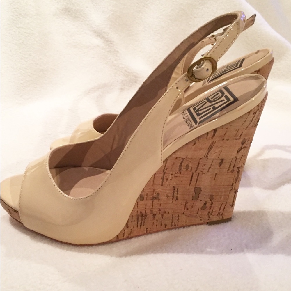 New Pour LaVictorie Wedge Nude Sandals Size 6.5