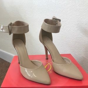 Nude pointed toe heels!