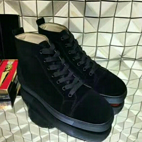 Christian Louboutin - Picture 5 of 6