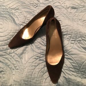 Anne Klein brown suede iflex pumps