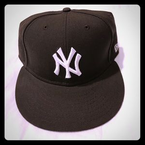 Never worn brown Yankees fitted
