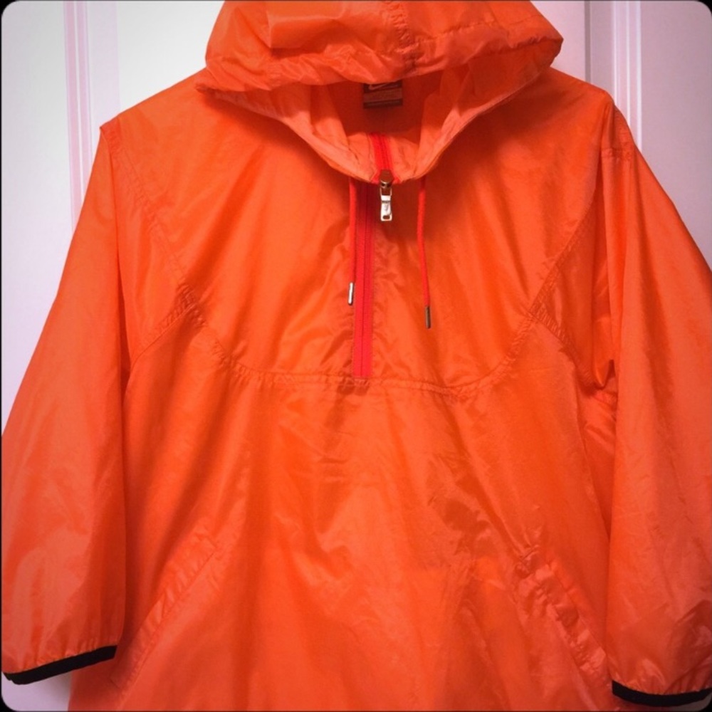 Nike 3/4 Windrunner Crop Jacket!!