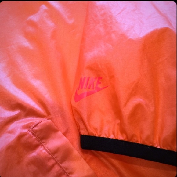 Nike 3/4 Windrunner Crop Jacket!! - Picture 3 of 7