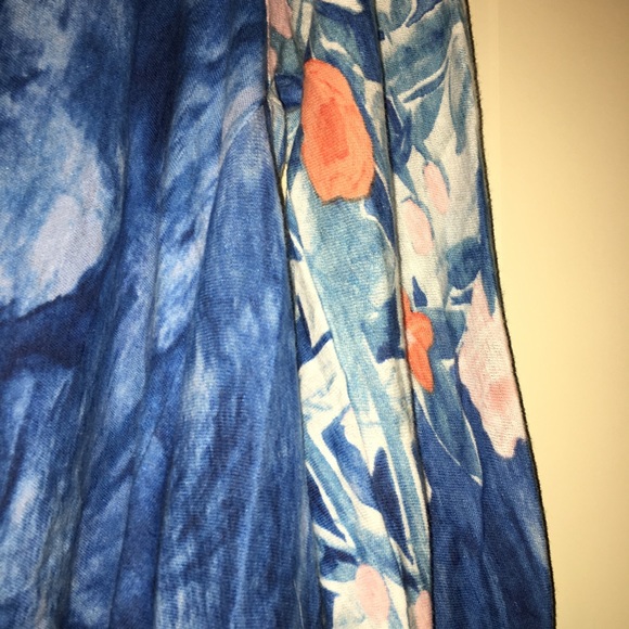 Anthropologie flowing top - Picture 2 of 4