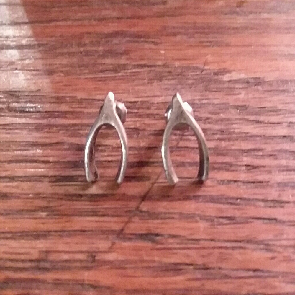 Wishbone Stud Earrings