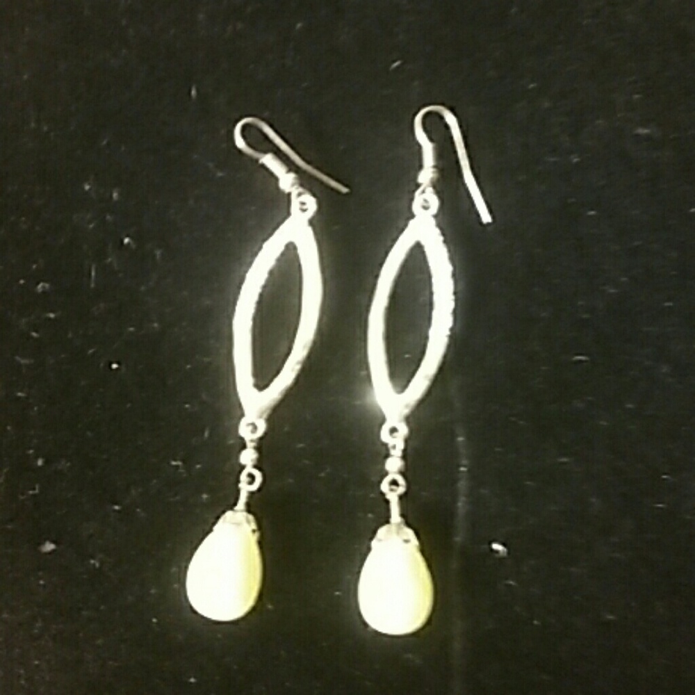 Earrings - Picture 2 of 4
