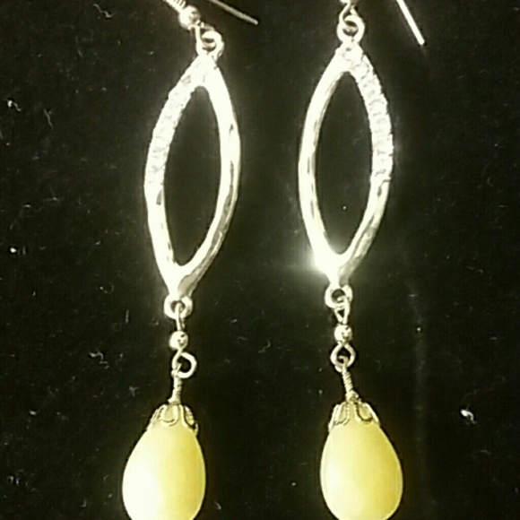 Earrings - Picture 3 of 4