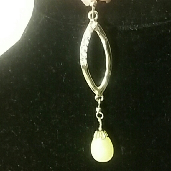 Earrings - Picture 4 of 4