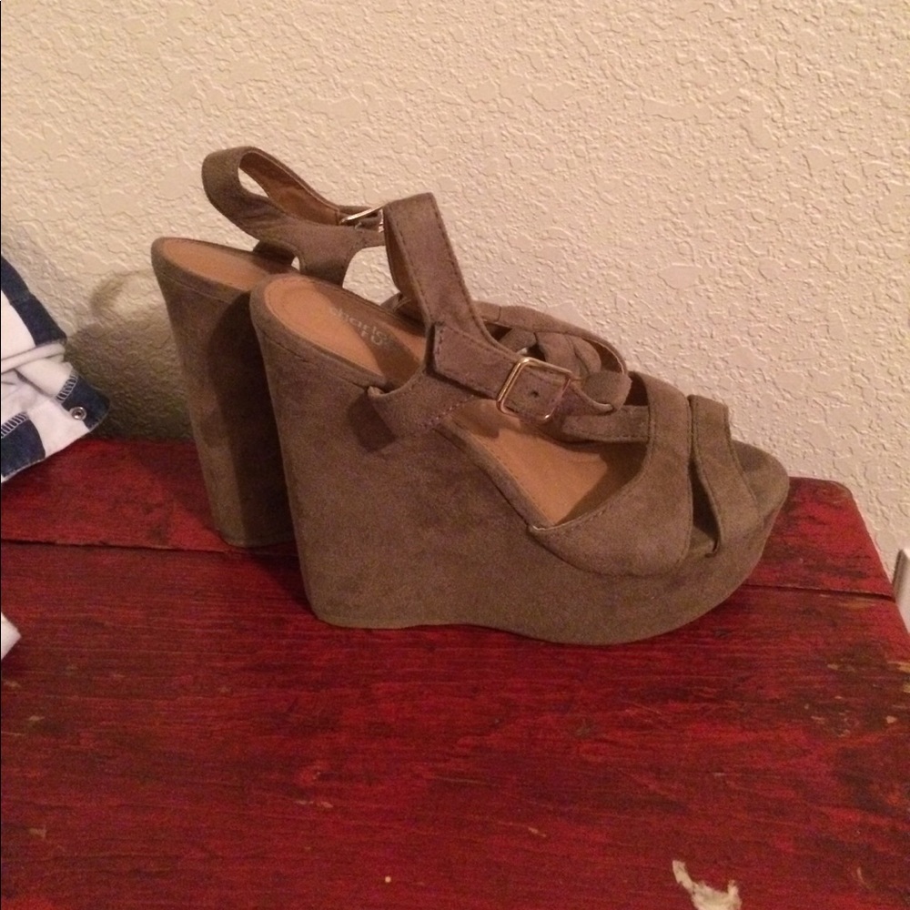 Tan wedges