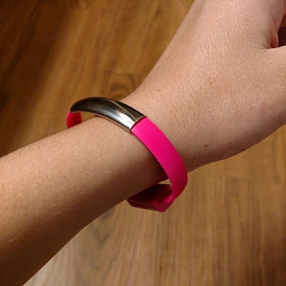 Pink Bracelet with USB Adapter - Super Cute!!! ❤️ - Picture 1 of 4