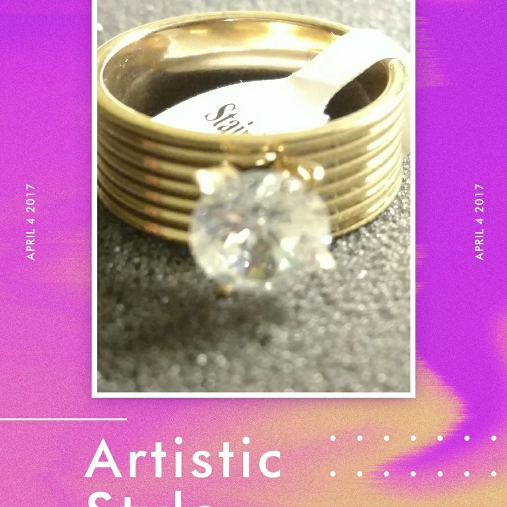 GORGEOUS BRAND NEW SIZE 8 STAINLESS STEEL RING