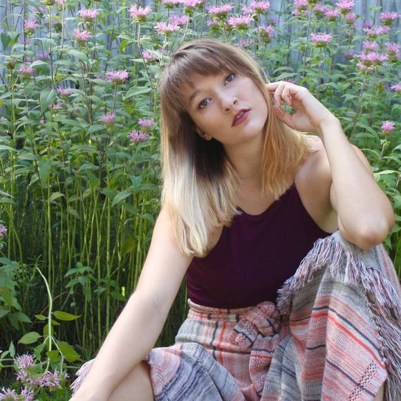 Meet your Posher, Alyssa - Picture 1 of 1