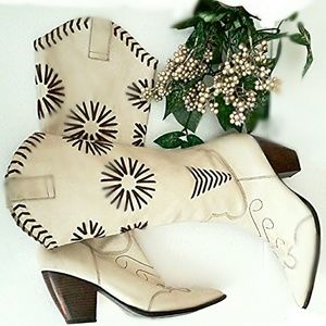 JUST IN! BCBGIRLS Western Leather Knee Boots