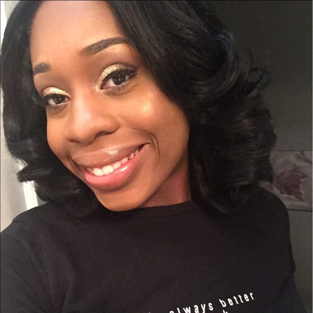 Meet your Posher, Alicia