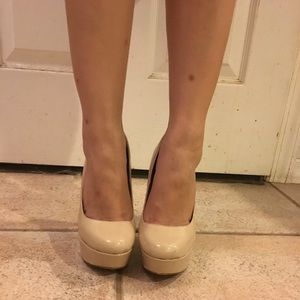 Aldo nude platform heels. Size 6(36).