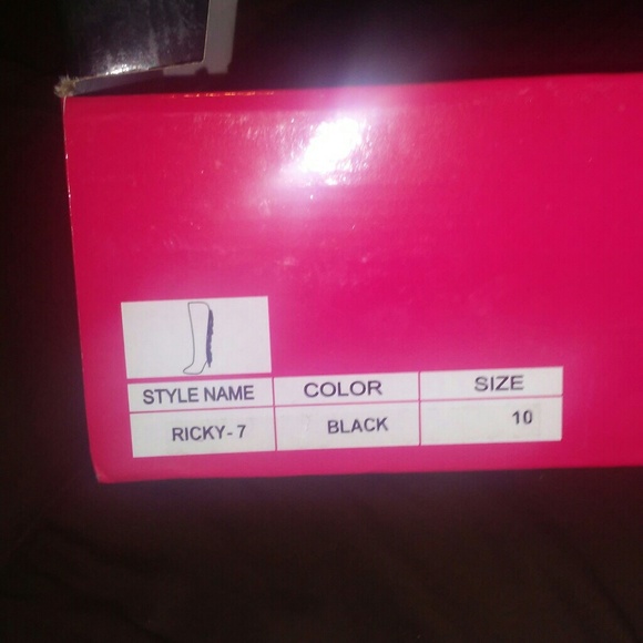 Womens boots - Picture 3 of 4