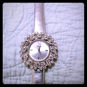 🔥DISNEY Rhinestone Mickey Watch 🔥