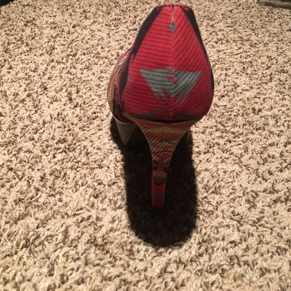 Size 6 Andrea shoe brand high heels - Picture 3 of 4