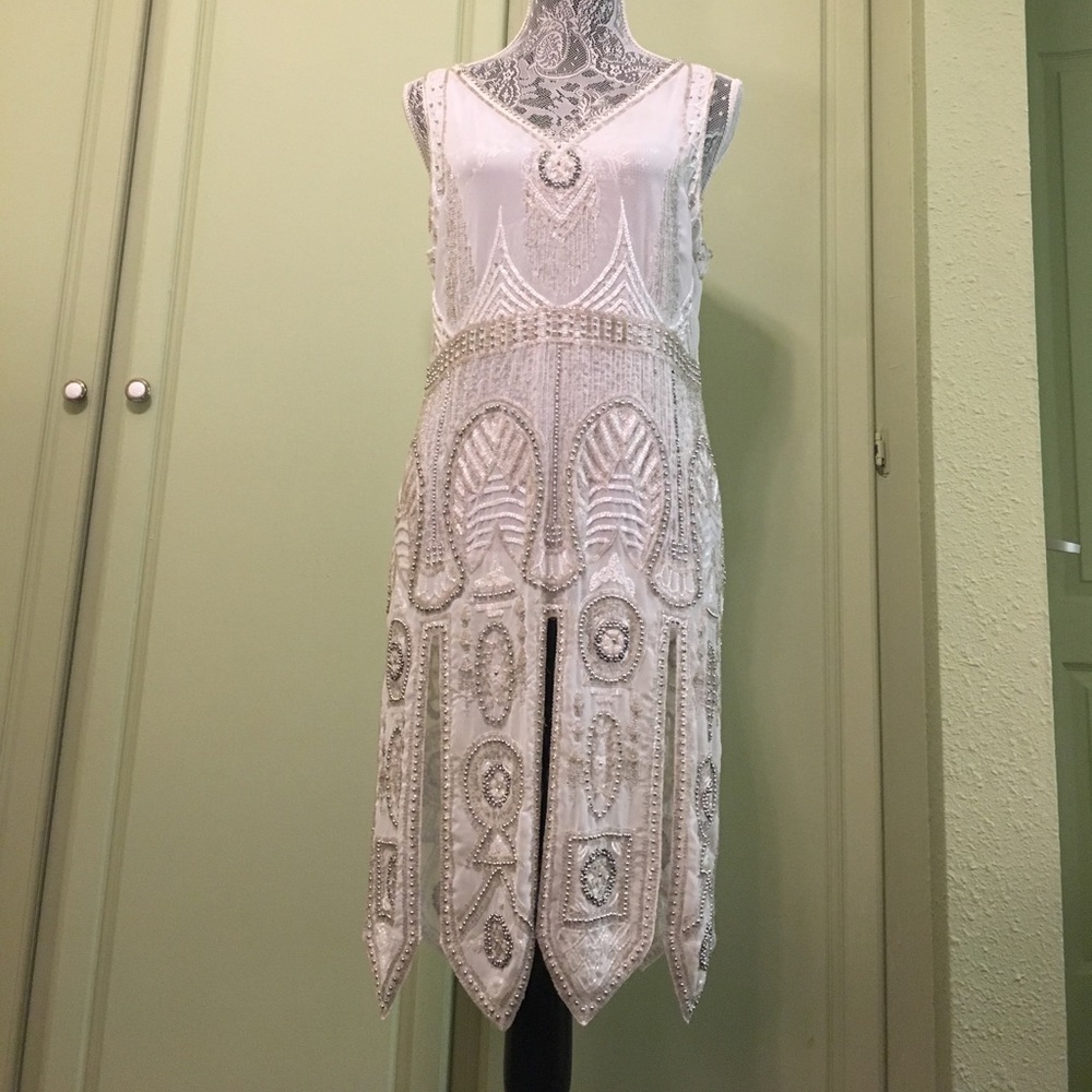 Retro, vintage 1920s flapper style dress. White.