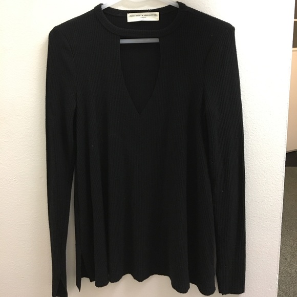 NWT long sleeve with v neck cutout - Picture 2 of 4