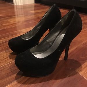 Black heels size 8.5!