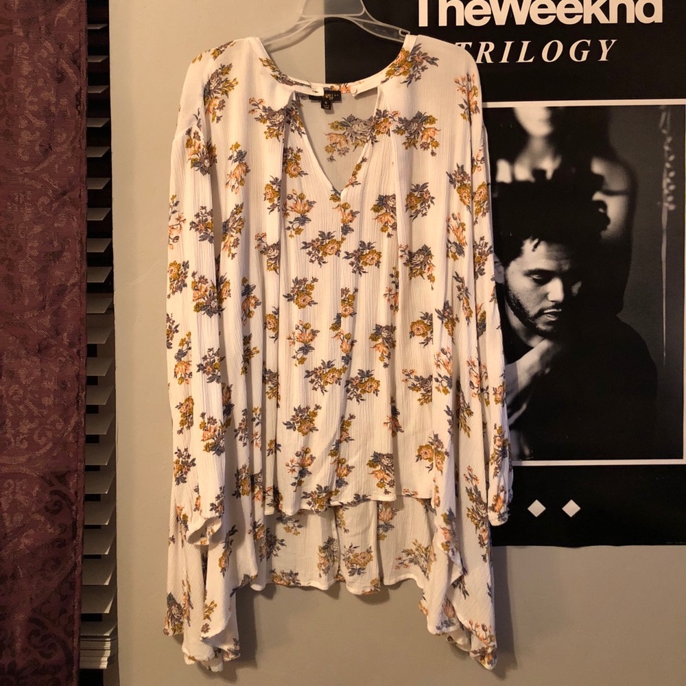 White and floral tunic top