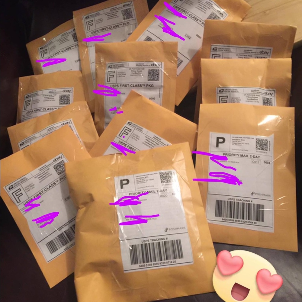 Orders are going out!!😻💄💪🏽🖤