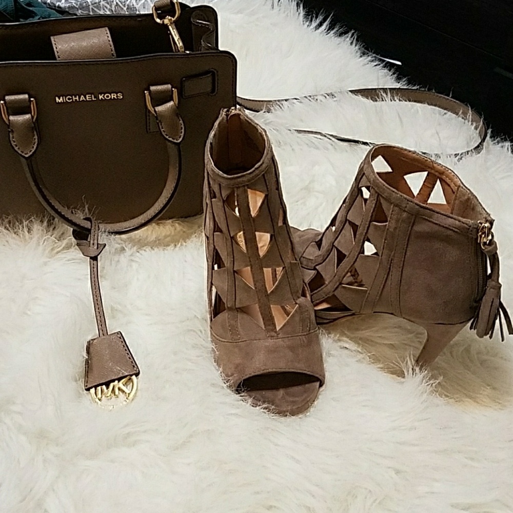 Peep toe heels