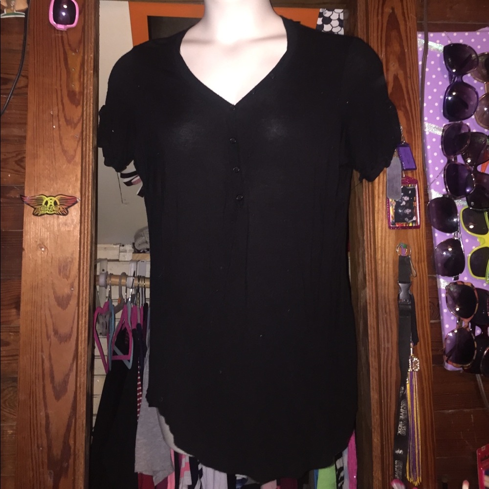 Black button but neck tee