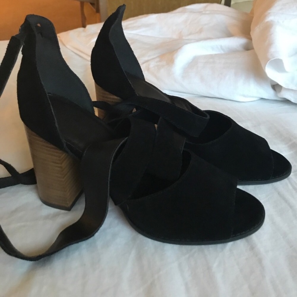 ๐HP Urban outfitters strappy black heels size 10 - Picture 3 of 3