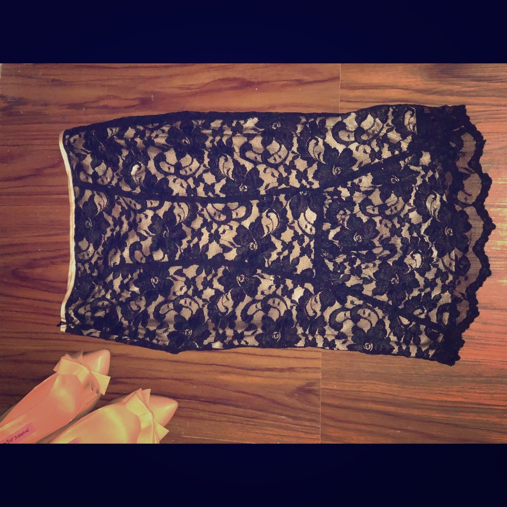 Lace pencil skirt