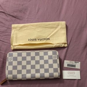 Brand new 100% Real LV Zippy Wallet