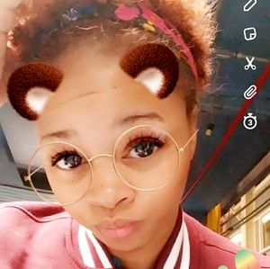 Meet your Posher, April