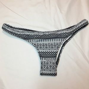 NWOT Sm black/white Geometric Tribal Cheeky Bikini
