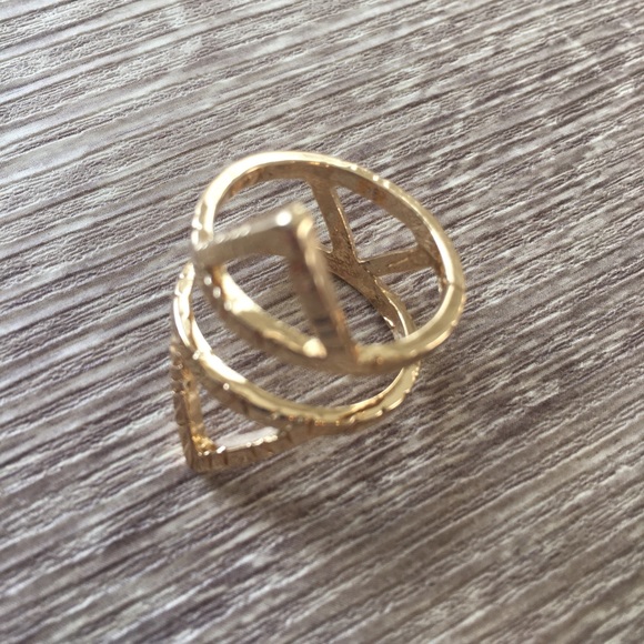 On Point Ring - Picture 3 of 8