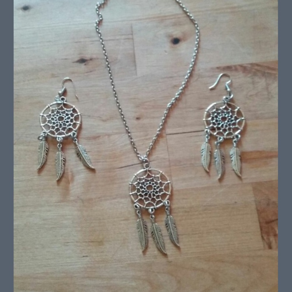 Dreamcatcher necklace and earrings set